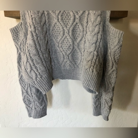 Lalavon|Chunky grey knit,fisherman knit turtleneck sweater,cold shoulder•LARGE - Picture 4 of 9